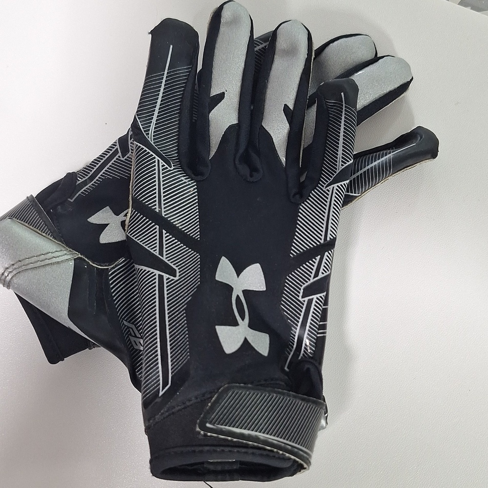Under Armor Nitro Football Black and Gray Sports Gloves